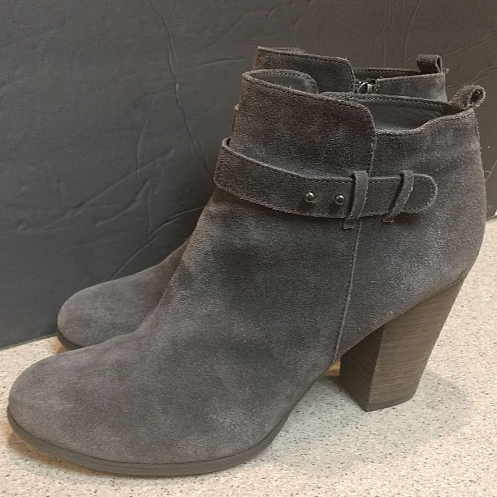 👍 Grey Suede Booties Size 11. A10